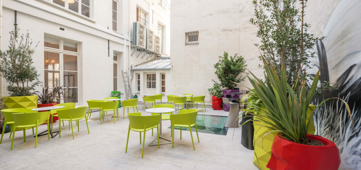 Aménagement terrasse / patio pour locaux professionnels