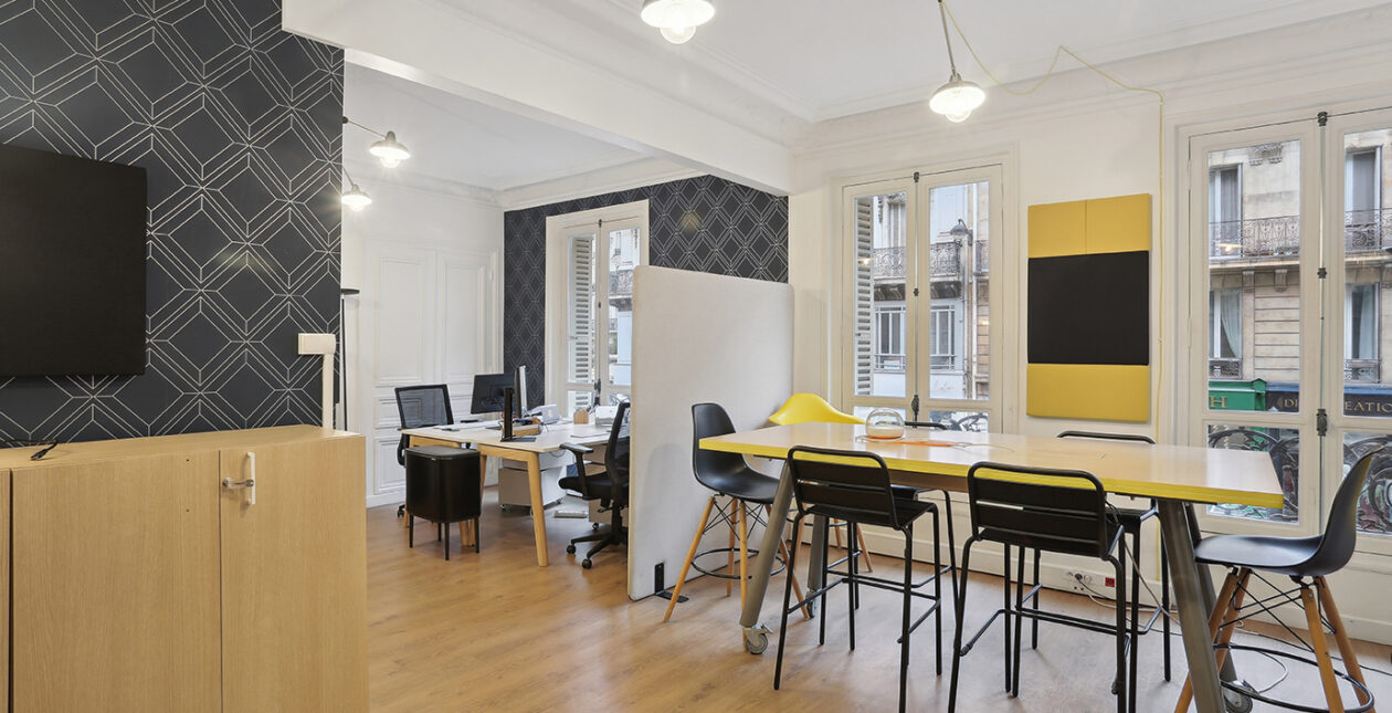 Aménagement de bureaux - Table de réunion - Cocotte Communication - Paris 9ème