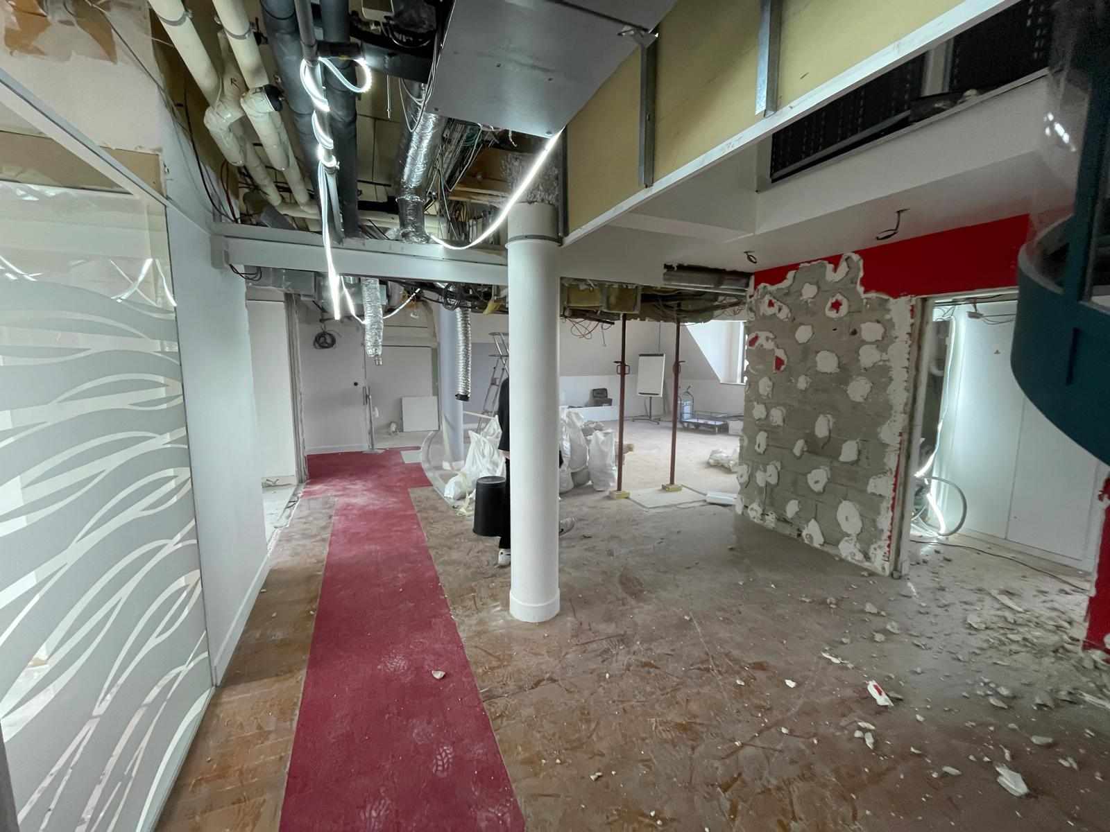 Création d'une mezzanine, une salle de réunion et d'un plateau en flex office pour la MGC à Paris